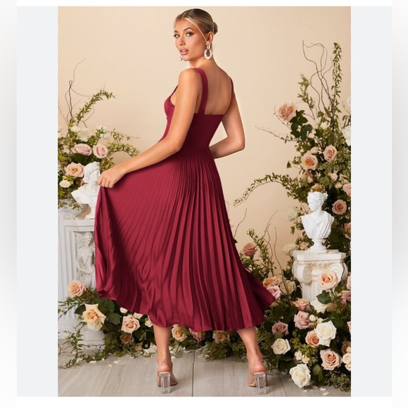 Fame & Partners Womans Burgundy MIDI Pleated Evening Dress NWT